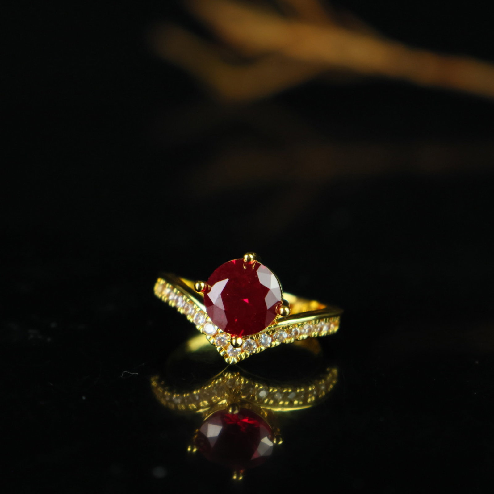 An Exquisite Ring: An Exquisite Ring,Size:0.3in 一个精美的戒指