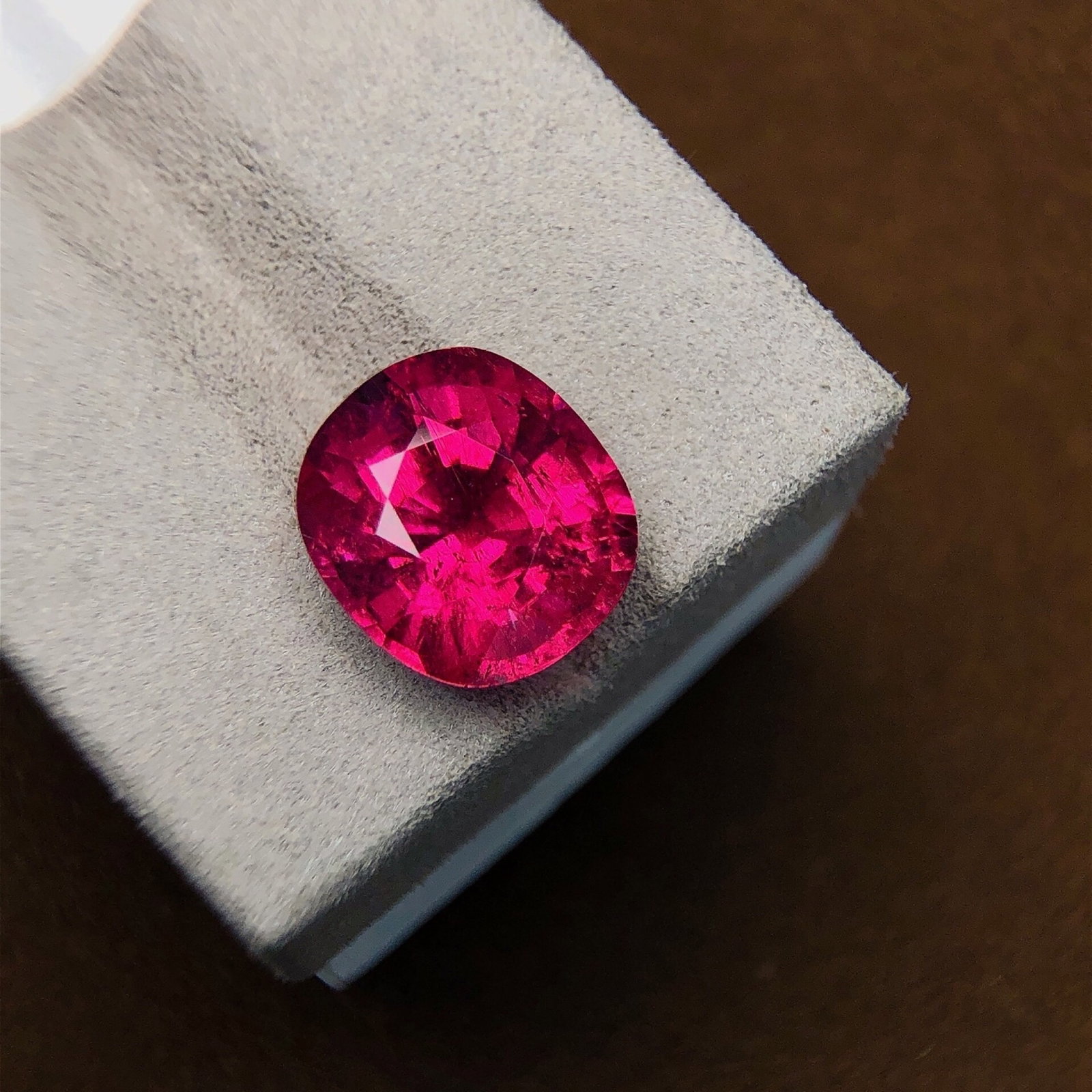 7.61Ctw Natural Tourmaline Loose: 7.61Ctw Natural Tourmaline Loose,Size:0.5inx0.4inx0.3in 7.61Ctw天然碧玺裸石