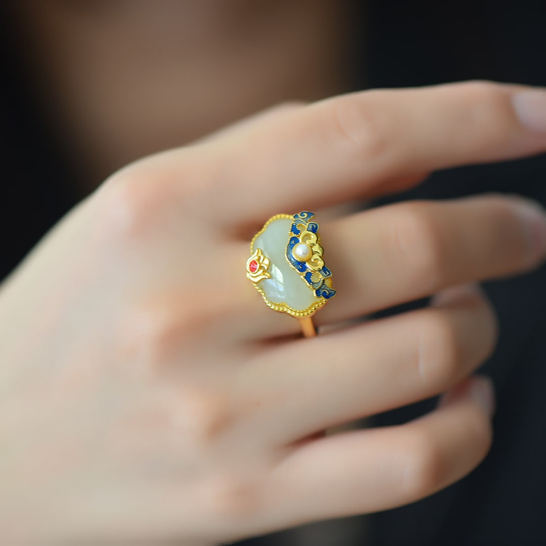 An Exquisite Sterling Silver-Gold Plated Inlaid White Jade Enamel Ring: An Exquisite Sterling Silver-Gold Plated Inlaid White Jade Enamel Ring,Size:0.5inx0.7in 纯银镀金镶白玉珐琅戒指
