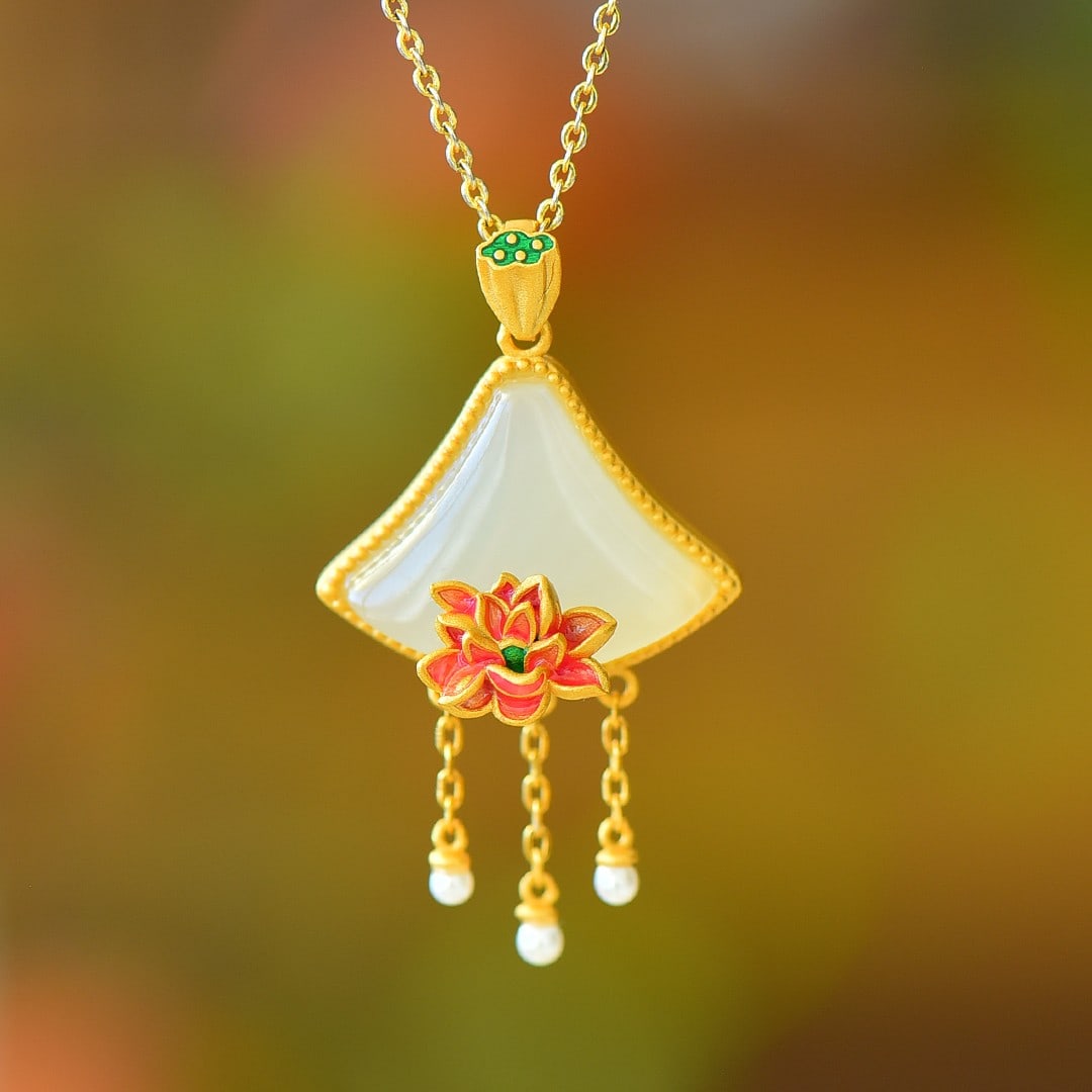 An Exquisite Sterling Silver-Gold Plated Inlaid White Jade Pendant: An Exquisite Sterling Silver-Gold Plated Inlaid White Jade Pendant,Size:0.8inx0.6in 纯银镀金镶白玉吊坠