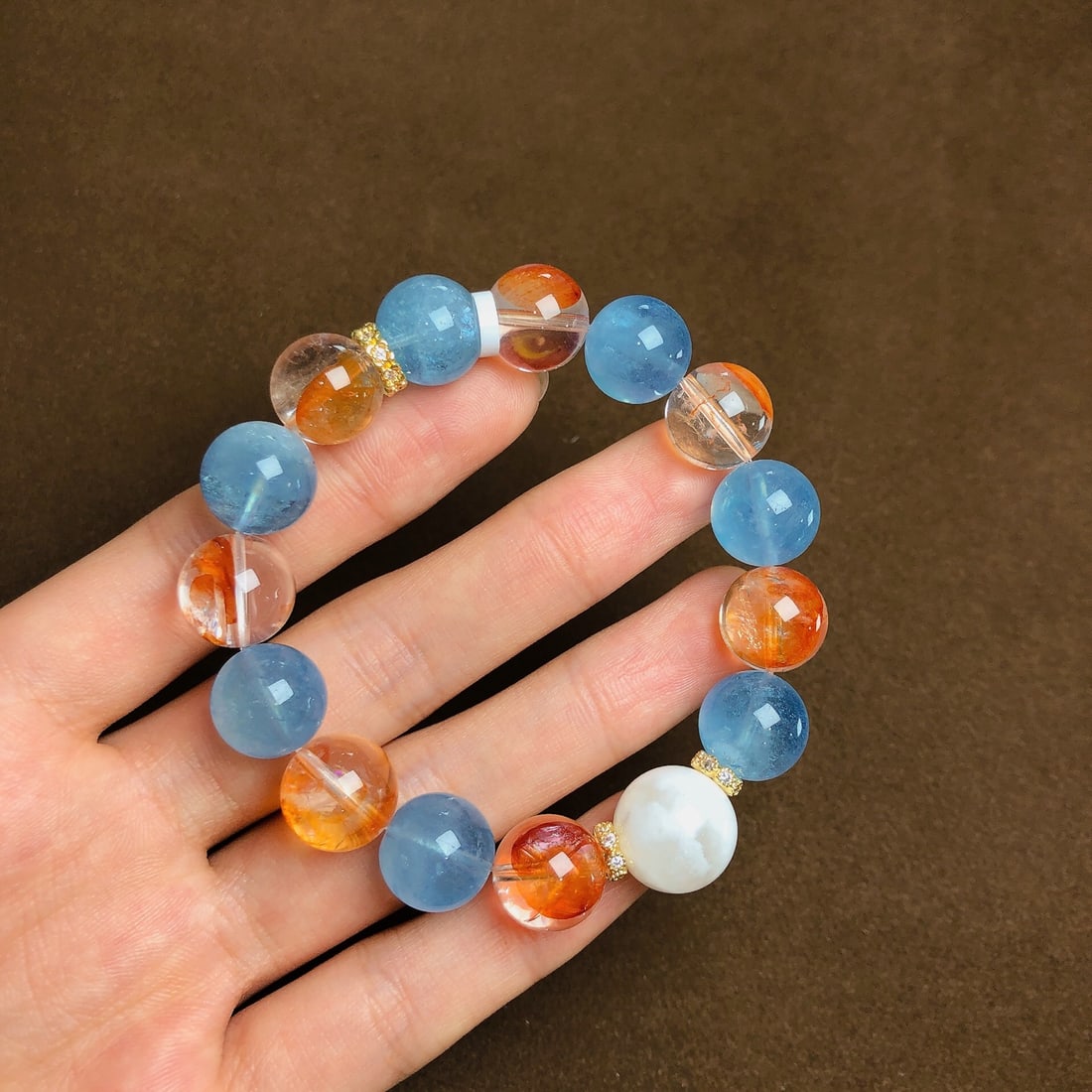 An Exquisite Crystal Aquamarine Bracelets: An Exquisite Crystal Aquamarine Bracelets,Size:0.5in,Weight:39.1g 水晶海蓝宝手串