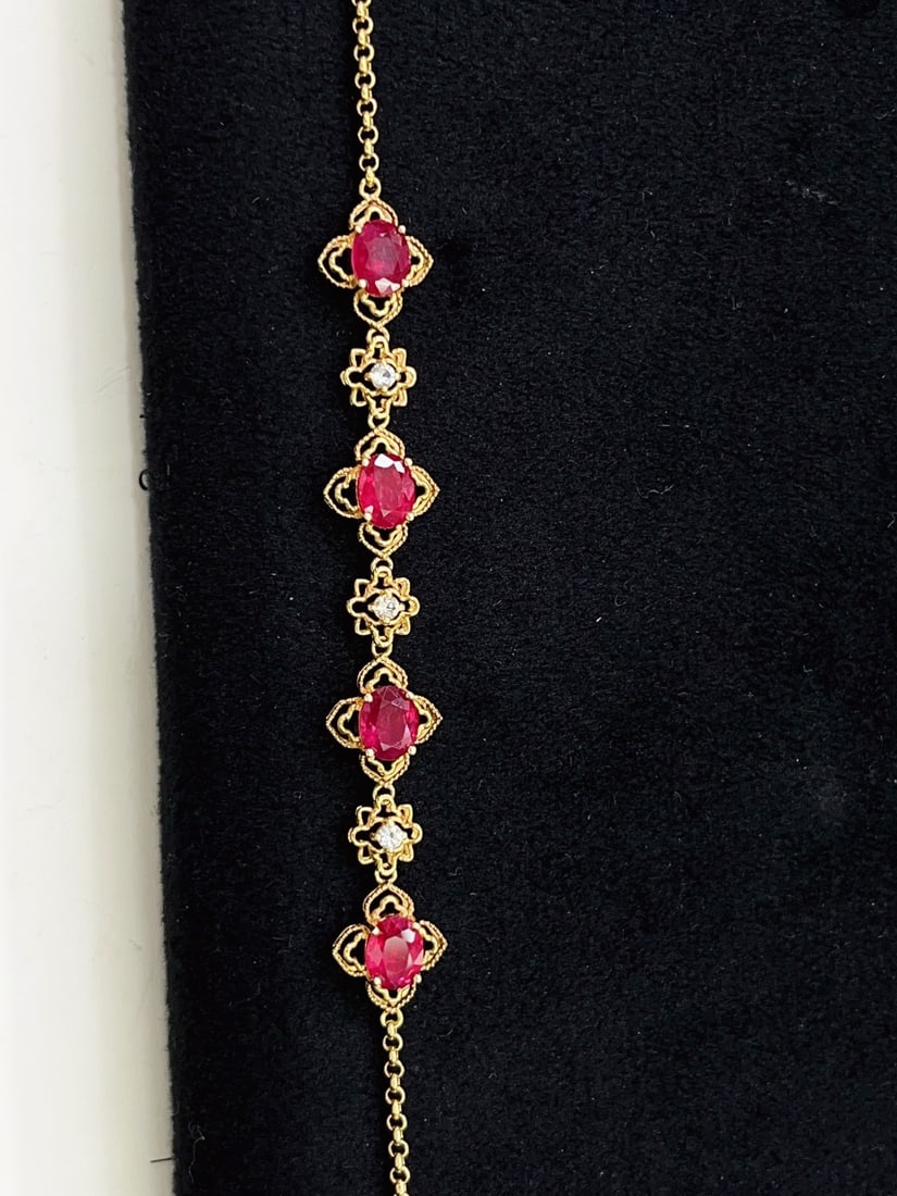 A Exquisite 18k Gold Inlaid 2.65ct Natural Ruby Bracelets,Inlaid Gems: A Exquisite 18k Gold Inlaid 2.65ct Natural Ruby Bracelets,Inlaid Gems,Total Weight:2.83g 18k金镶 2.65ct 天然红宝石手链,嵌宝石