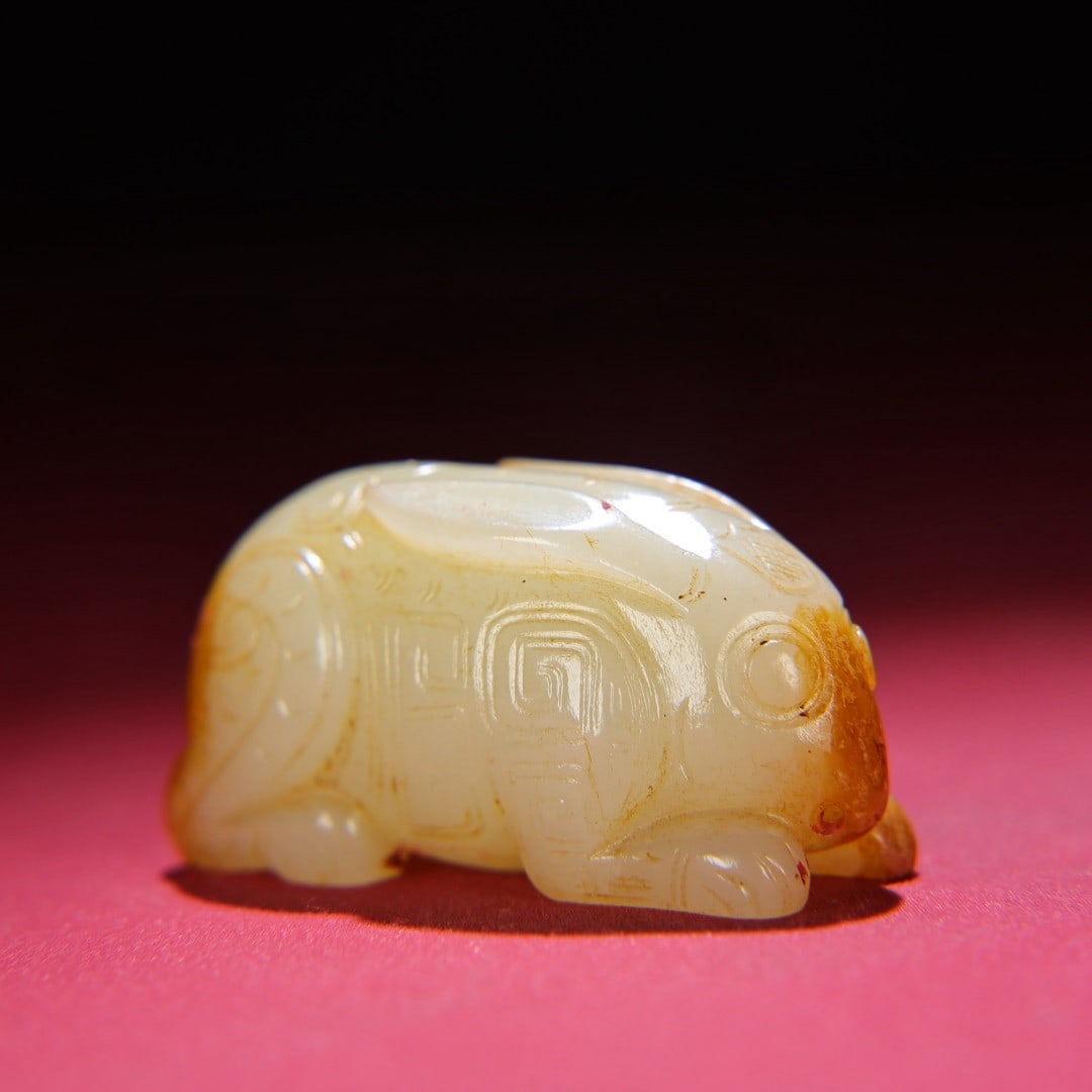 An Exquisite White Jade Rabbit Ornament (1 of 8)