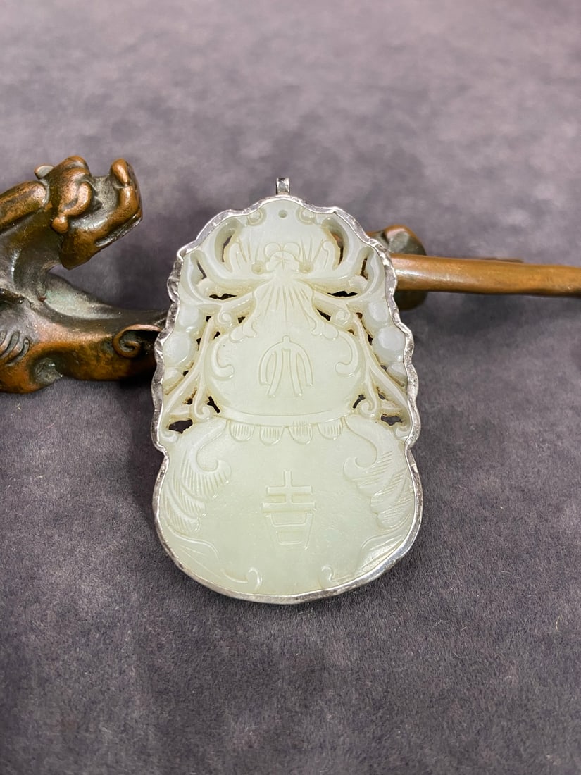 An Exquisite White Jade Inlaid Silver Gourd-Shaped Pendant (1 of 9)