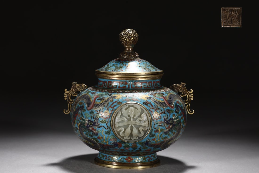 An Exquisite Cloisonne Lotus Pattern Dragon Pattern Double-Ears Jar: An Exquisite Cloisonne Lotus Pattern Dragon Pattern Double-Ears Jar Qing Dynasty, China Qianlong Four-character Mark Size:7.9inx6.5in Weight:1750g景泰蓝缠枝莲ಬ