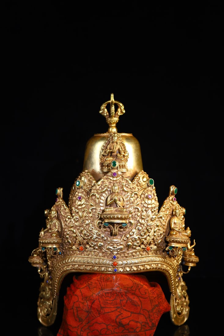An Exquisite Gilt Silver Inlaid Gems Crown: An Exquisite Gilt Silver Inlaid Gems Crown Qing Dynasty, China Size:14.6inx8.7in Weight:1650g银鎏金镶嵌宝石皇冠 中国清代