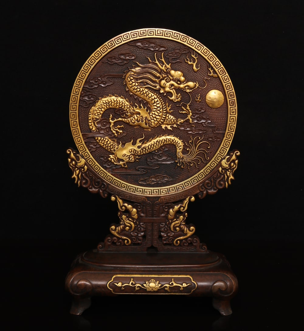 An Exquisite Gilt Bronze Dragon Pattern with poem Screen Ornament: An Exquisite Gilt Bronze Dragon Pattern with poem Screen Ornament Ming Dynasty, China Xuande Six-character Mark Size:12inx7.5in Weight:4850g铜鎏金屏风摆件