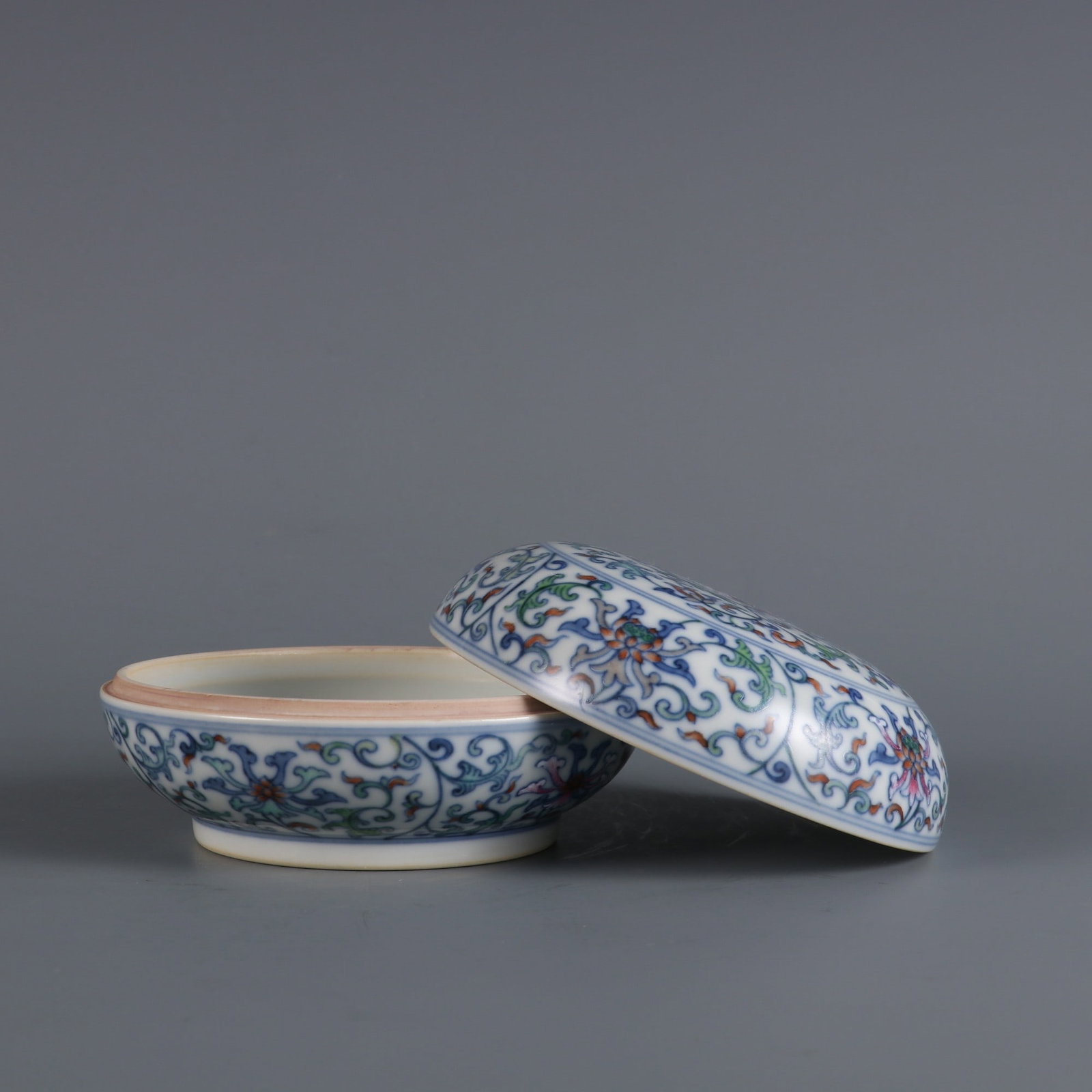 An Exquisite Doucai Lotus Pattern Box - 4