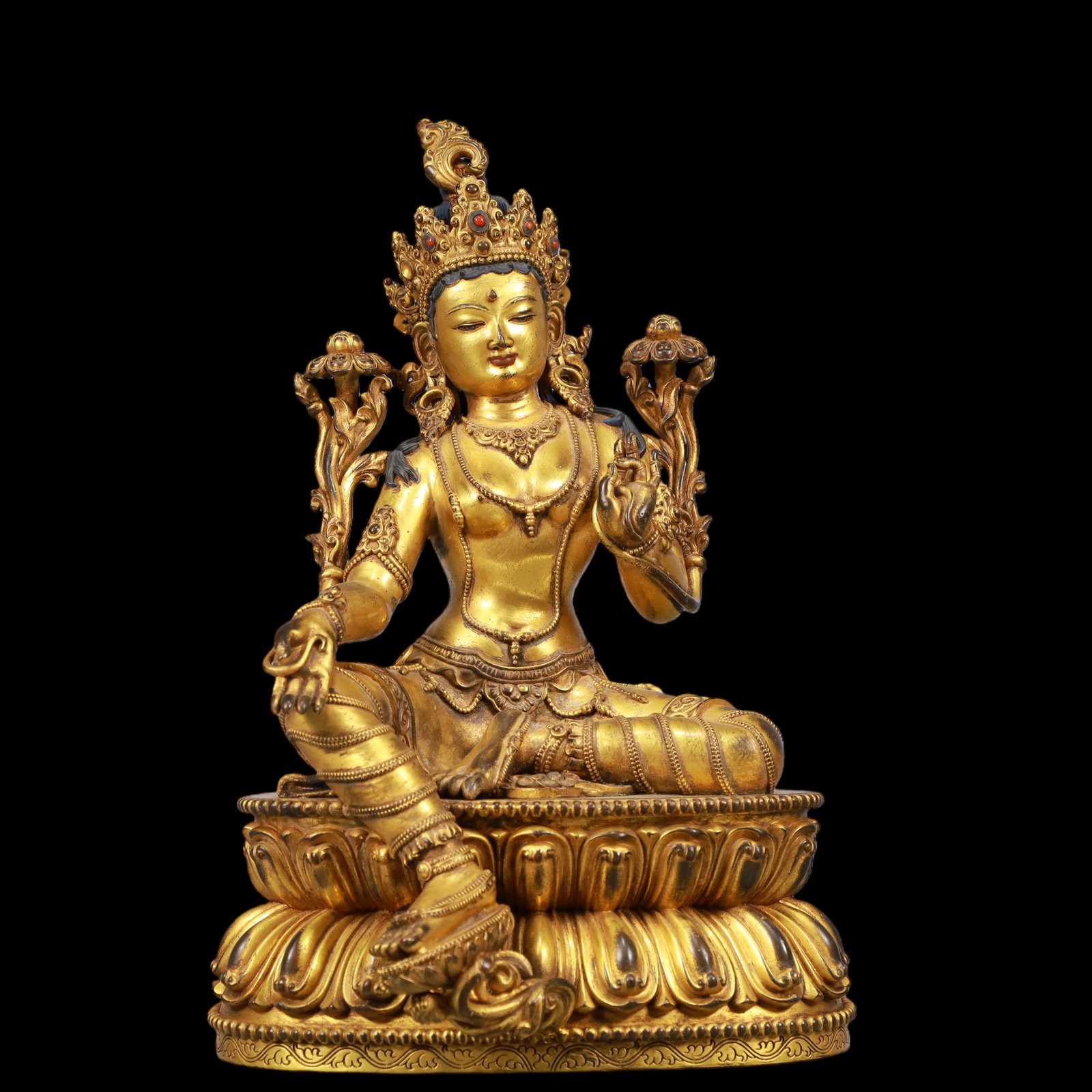 An Exquisite Gilt Bronze Statue of Tara: An Exquisite Gilt Bronze Statue of Tara Qing Dynasty, China Qianlong Six-character Mark Size:7.9inx6.7inx12in Weight:3400g铜鎏金度母佛像