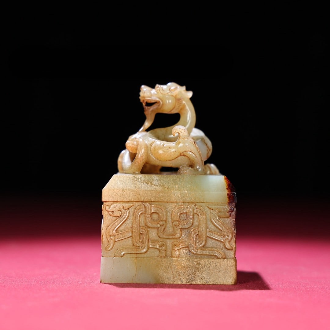 An Exquisite White Jade Auspicious Beast Seal: An Exquisite White Jade Auspicious Beast Seal Han Dynasty, China Size:2inx2inx3.1in Weight:346g白玉龙章 中国汉代 Size:5.2cmx5.2cmx7.9cm Weight:346g