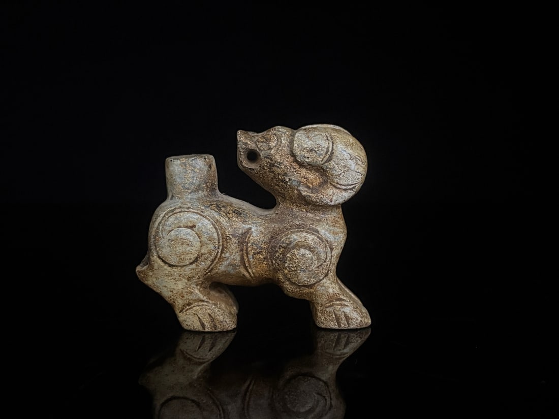 An Exquisite White Jade Auspicious Beast: An Exquisite White Jade Auspicious Beast Han Dynasty, China Size:2.2inx1.9inx0.9in Weight:74g白玉瑞兽 中国汉代 Size:5.6cmx4.8cmx2.3cm Weight:74g