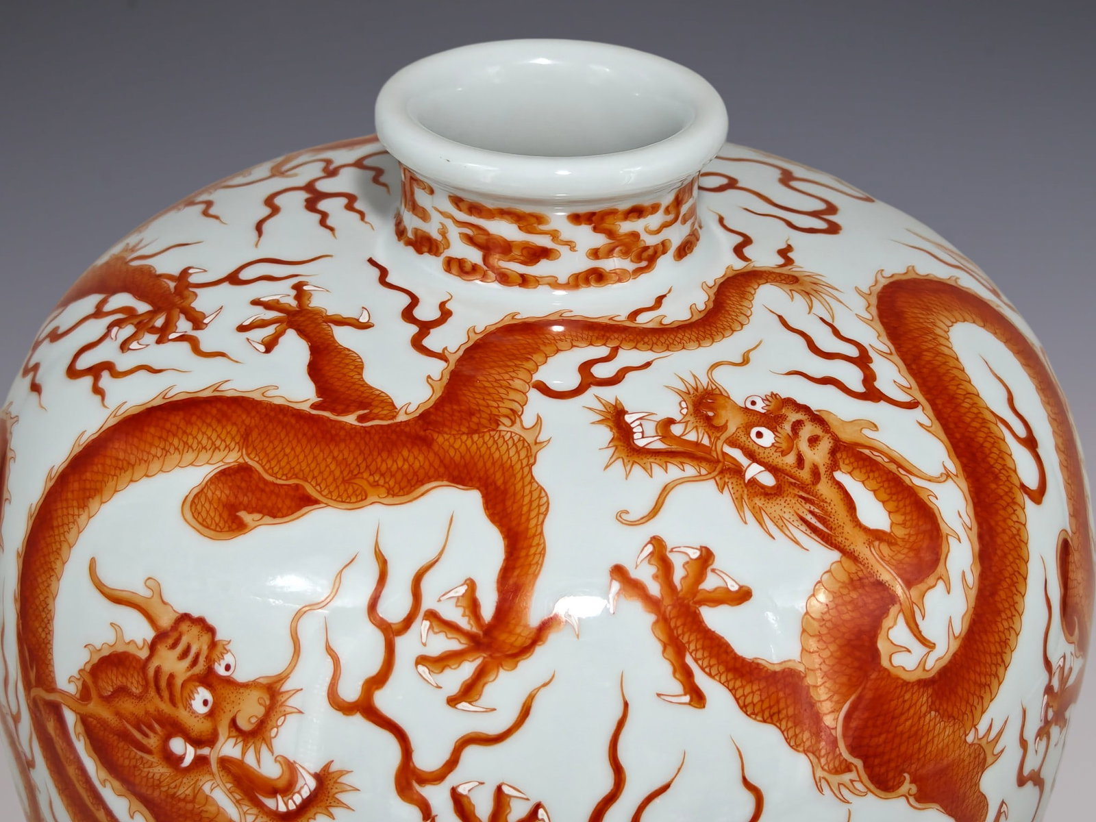 An Exquisite Iron-Red Dragon Pattern Seawater Pattern Vase - 3
