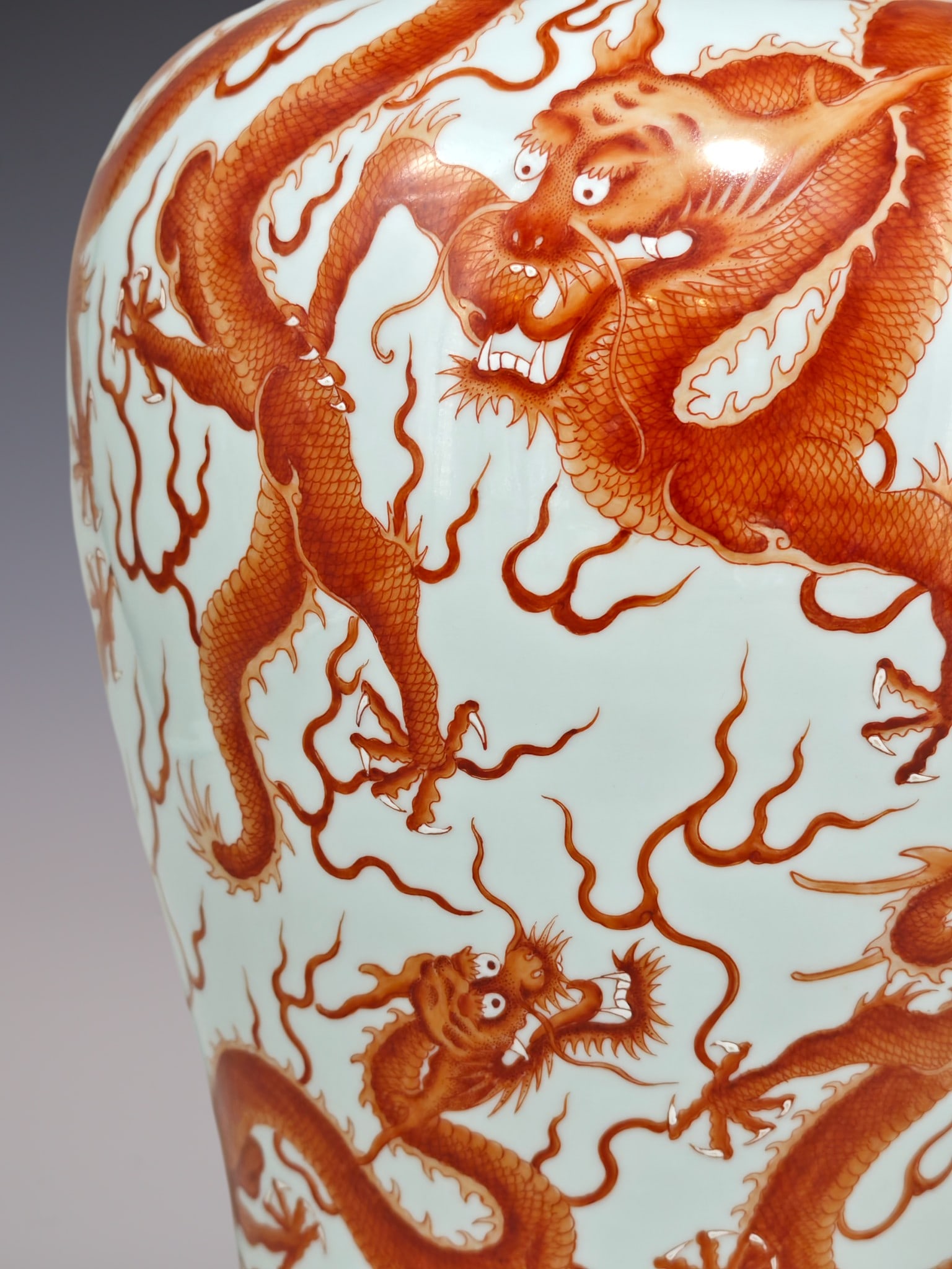 An Exquisite Iron-Red Dragon Pattern Seawater Pattern Vase - 4