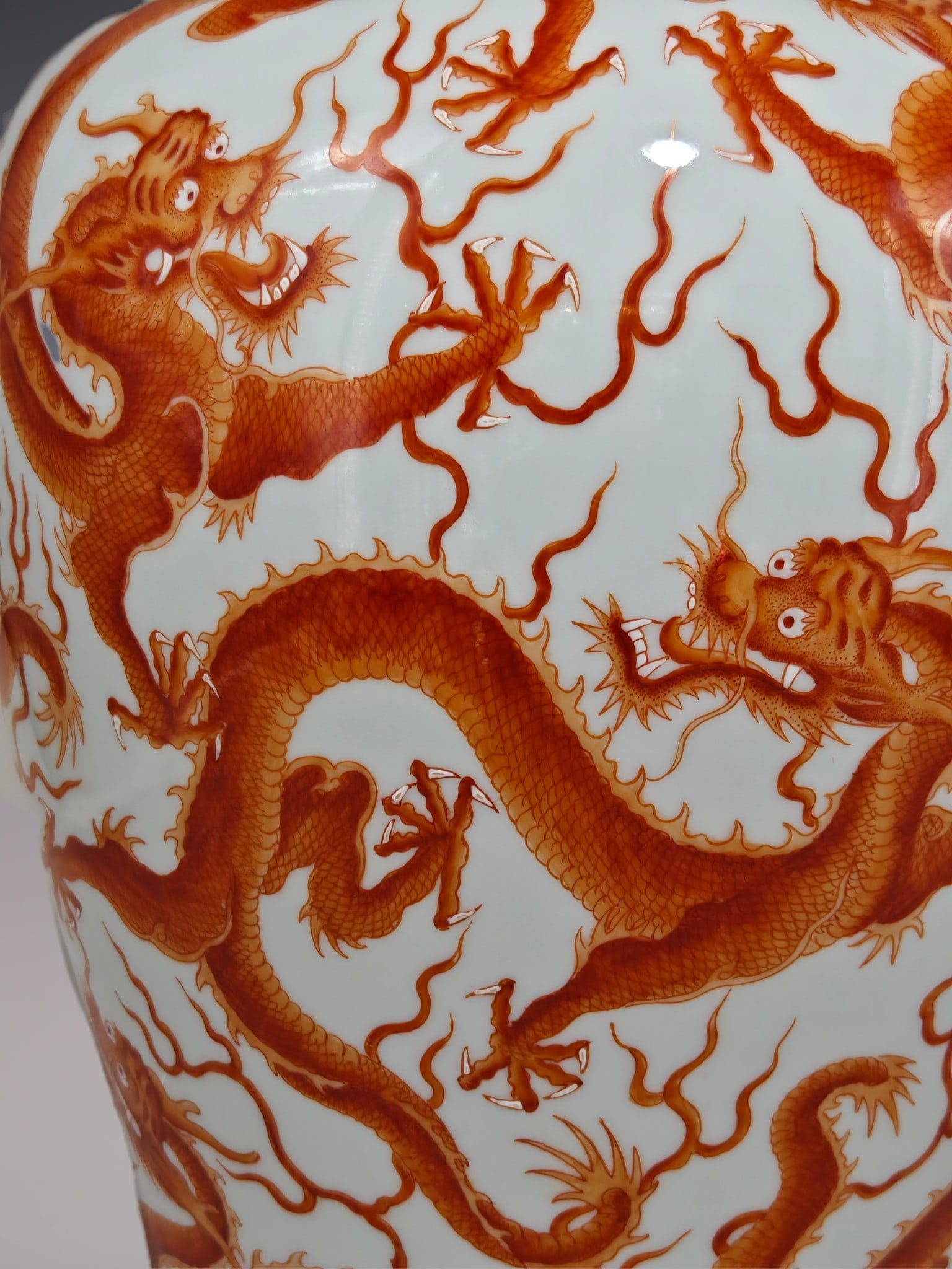An Exquisite Iron-Red Dragon Pattern Seawater Pattern Vase - 6