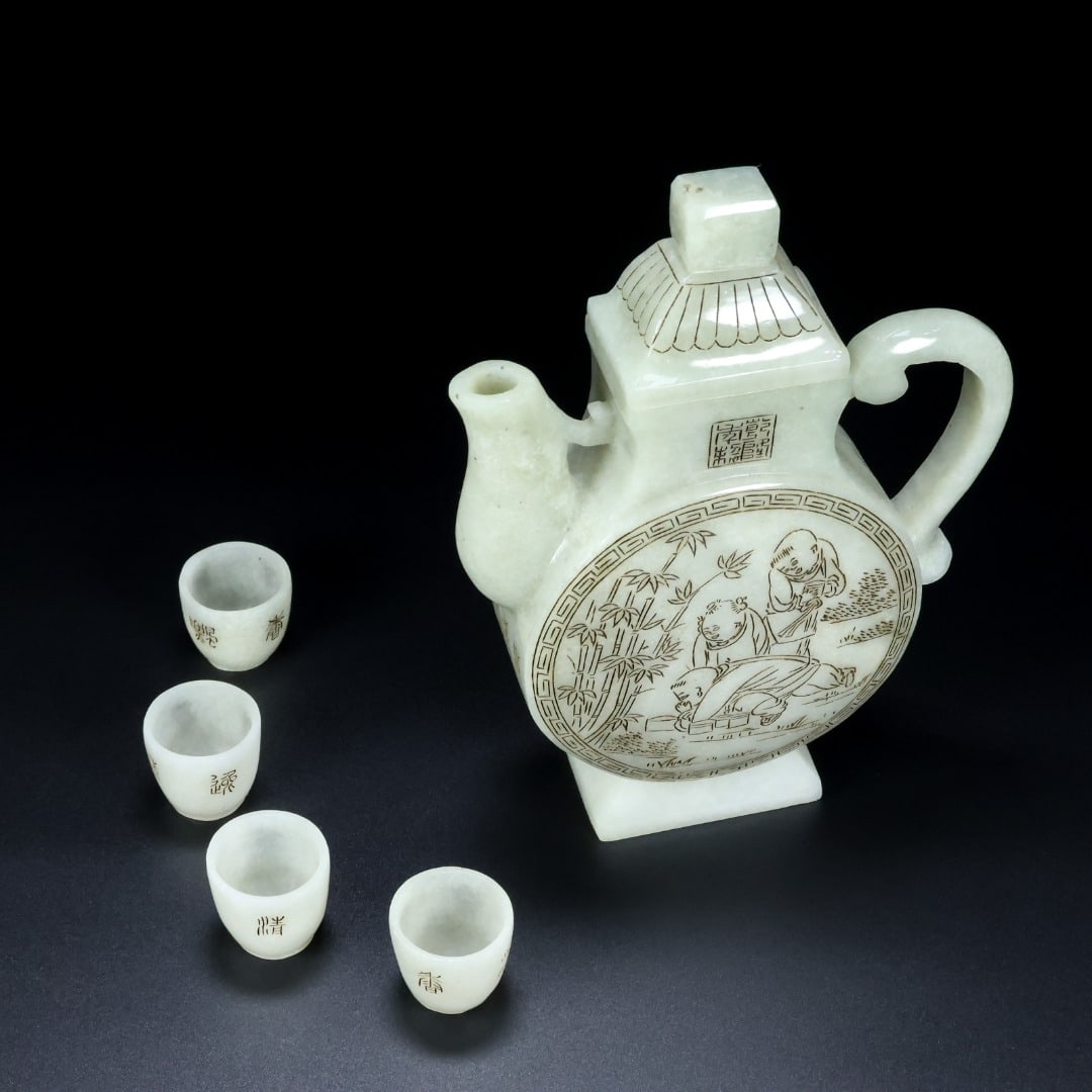 An Exquisite White Jade Character and Story Pattern Ewer Cup: An Exquisite White Jade Character and Story Pattern Ewer Cup Qing Dynasty, China Qianlong Four-character Mark Size:7.1inx5.5inx1.7in Size:1.2inx1.1in Weight:721.5g白玉酒壶ñ