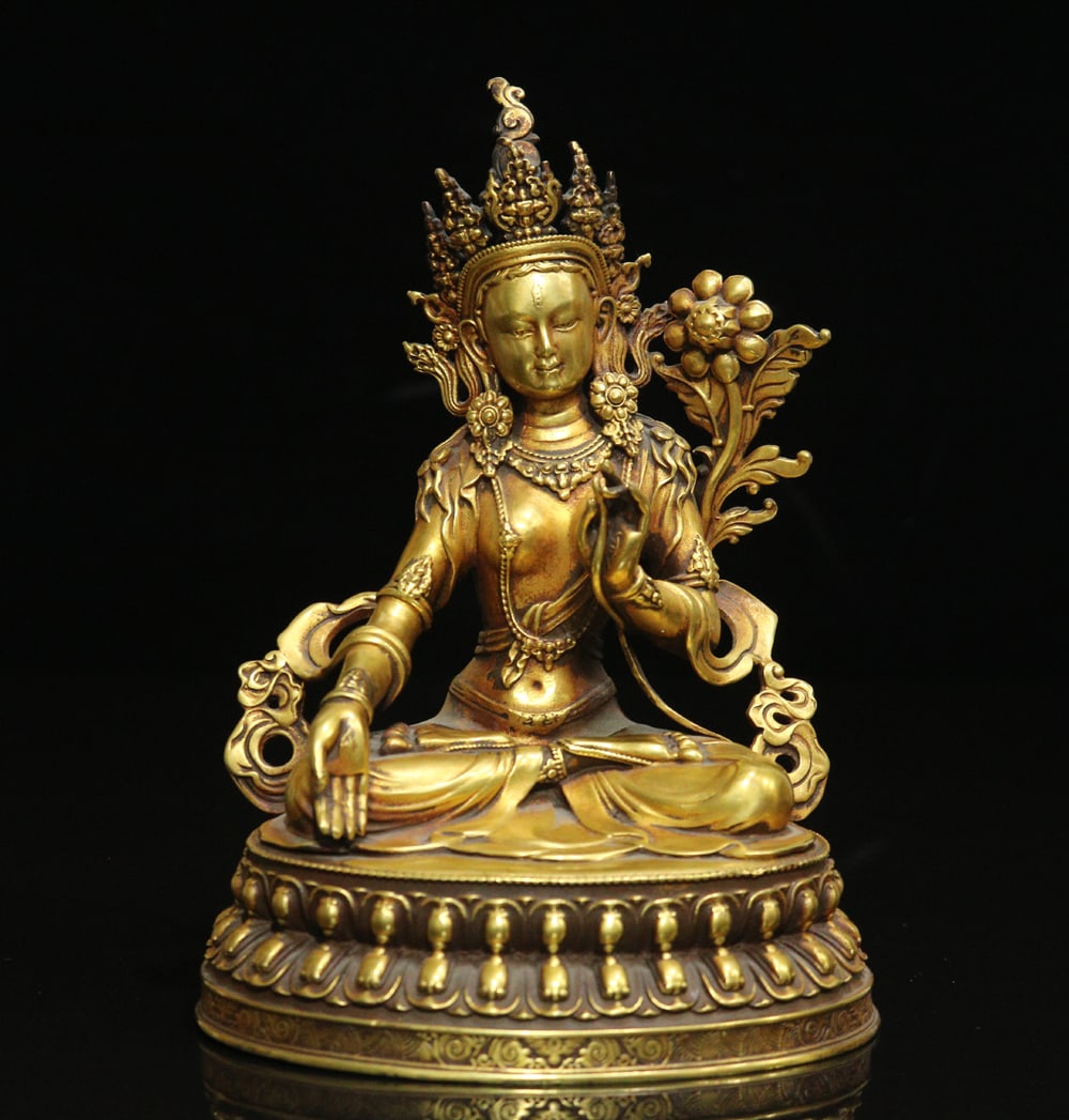 An Exquisite Gilt Bronze Statue of Tara Ornament: An Exquisite Gilt Bronze Statue of Tara Ornament Ming Dynasty, China Yongle Six-character Mark Size:6.3inx4.5inx3.5in Weight:1215g铜鎏金白渡母摆件