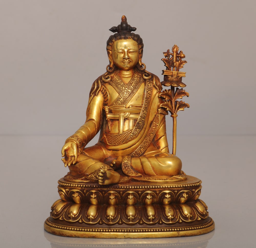 An Exquisite Gilt Bronze Buddha Statue Ornament (1 of 9)