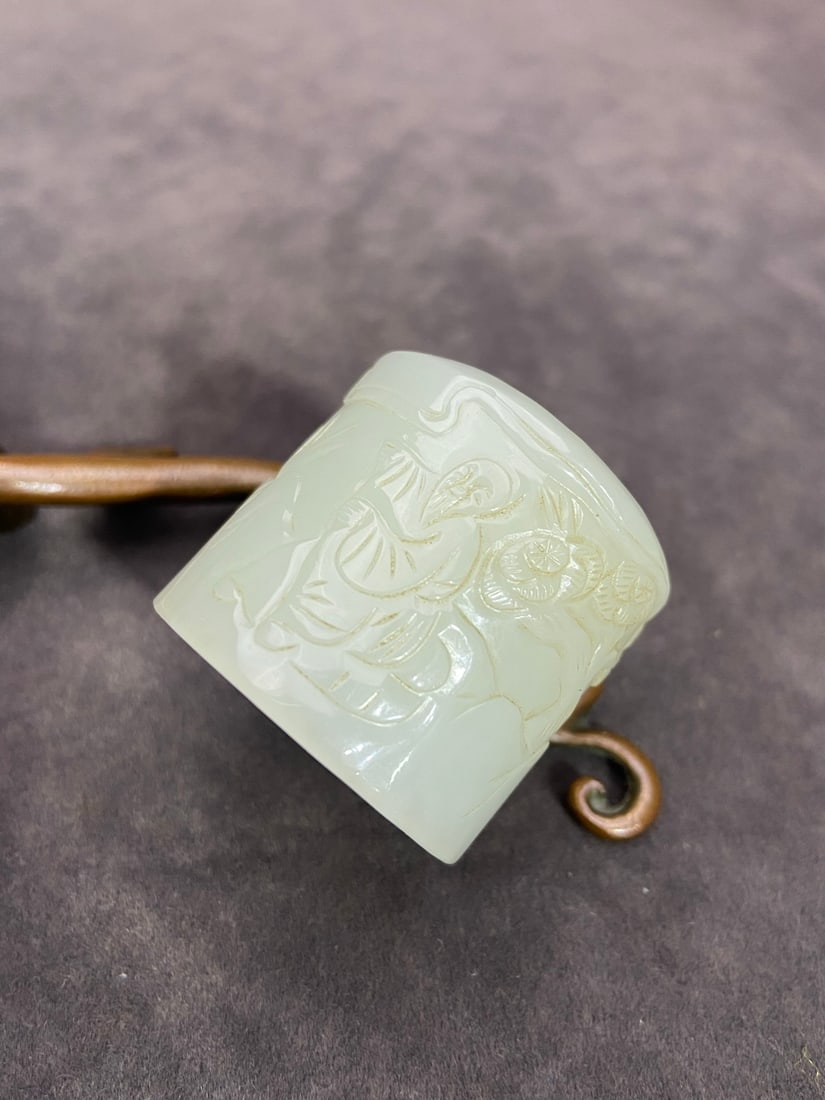 An Exquisite White Jade Character and Story Pattern Ring: An Exquisite White Jade Character and Story Pattern Ring Qing Dynasty, China Size:31.3mm Size:(inside diameter)21.6mm