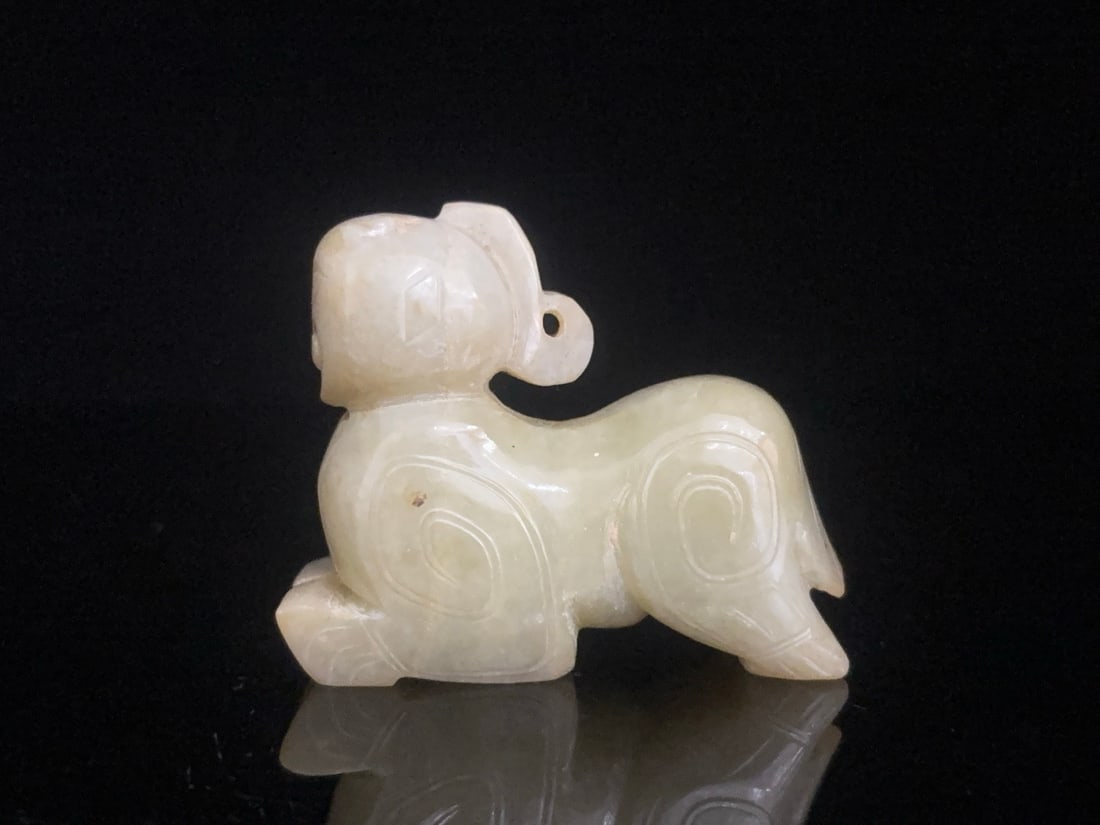 An Exquisite White Jade Auspicious Beast: An Exquisite White Jade Auspicious Beast S.Zhou , China Size:2.4inx2.1inx1.1in Weight:130g白玉瑞兽 商周时期 Size:6.2cmx5.4cmx2.7cm Weight:130g