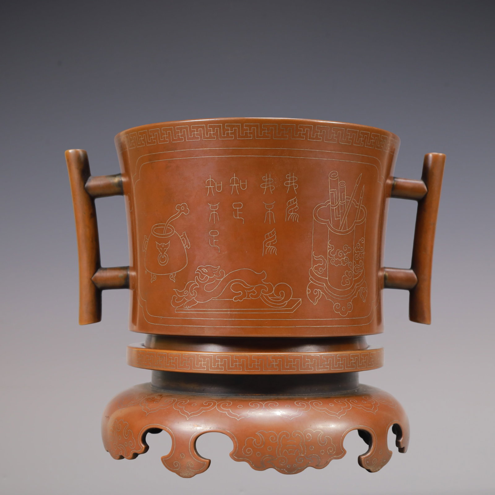 A Exquisite Coppery Flower Pattern with poem Double-Ears Censer: A Exquisite Coppery Flower Pattern with poem Double-Ears Censer Qing Dynasty, China Size:5.8inx7.1in Weight:3450g铜花卉纹诗文双耳香炉