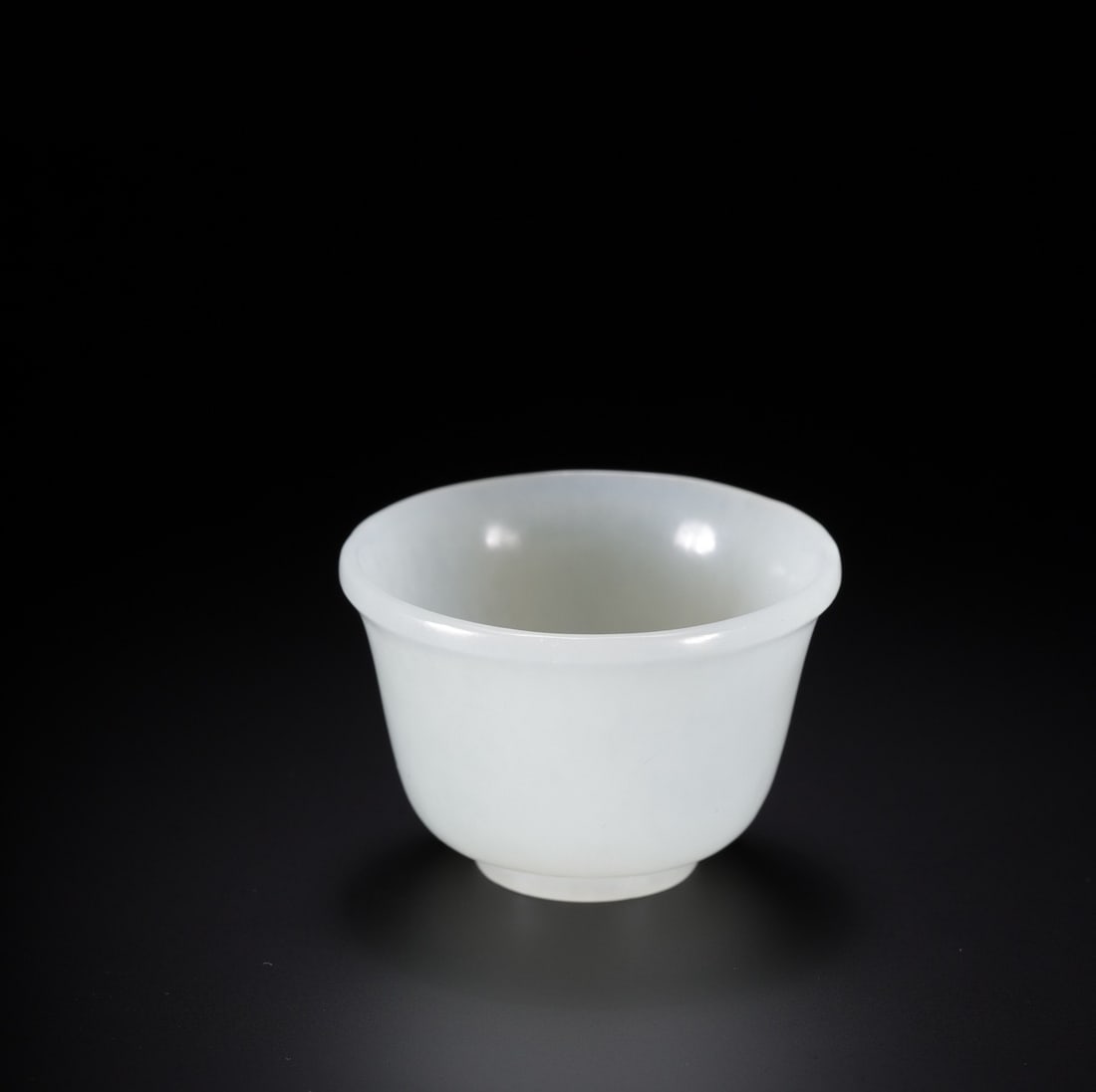 An Exquisite White Jade Cup (1 of 9)