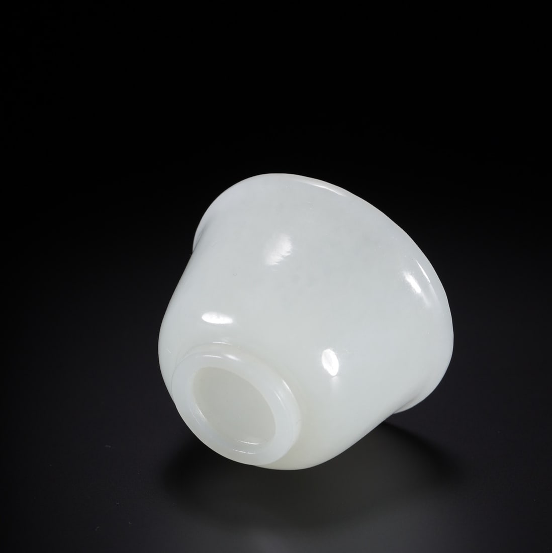 An Exquisite White Jade Cup - 3