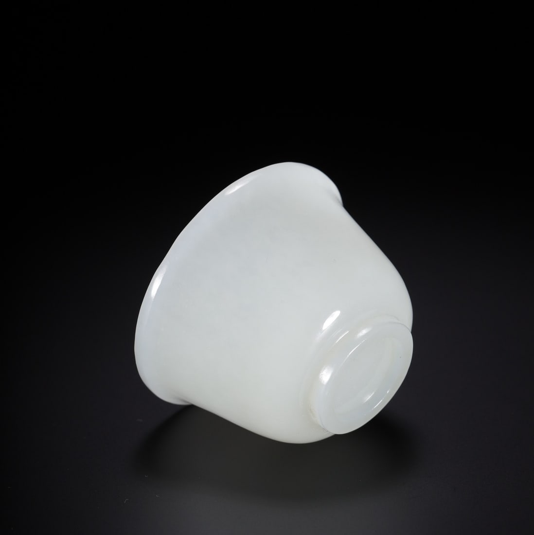 An Exquisite White Jade Cup - 4