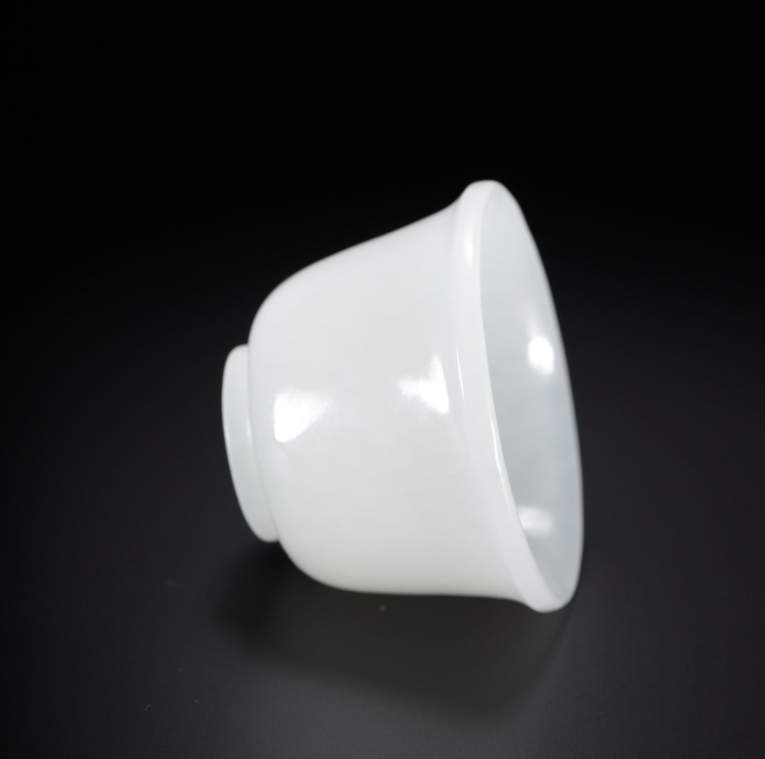 An Exquisite White Jade Cup - 9