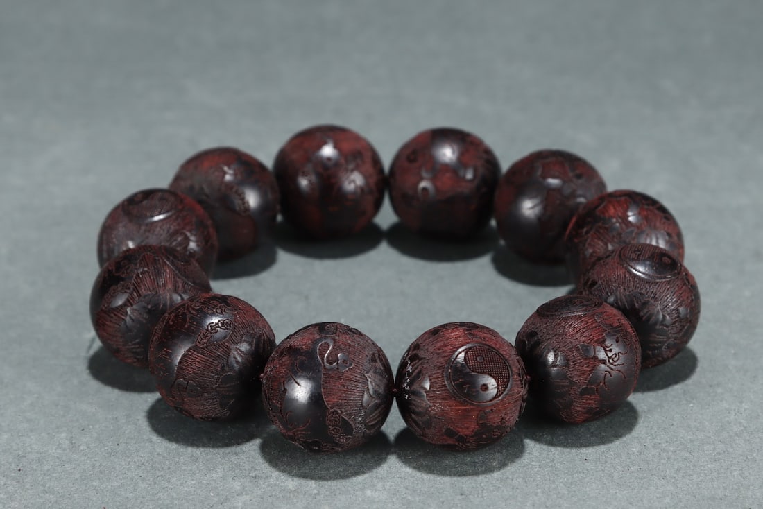 An Exquisite Eaglewood Buffalo Pattern Bracelets - 9