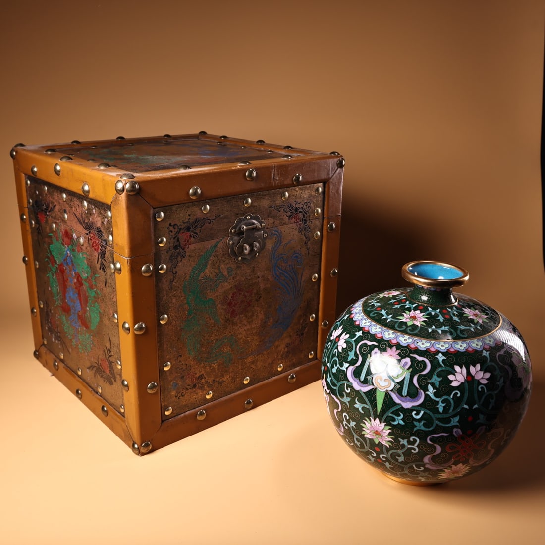 An Exquisite Cloisonne Eight Treasures Pattern Lotus Pattern Vase: An Exquisite Cloisonne Eight Treasures Pattern Lotus Pattern Vase Qing Dynasty, China Size:9.4inx7.9in Weight:1700g景泰蓝吉祥八宝花瓶