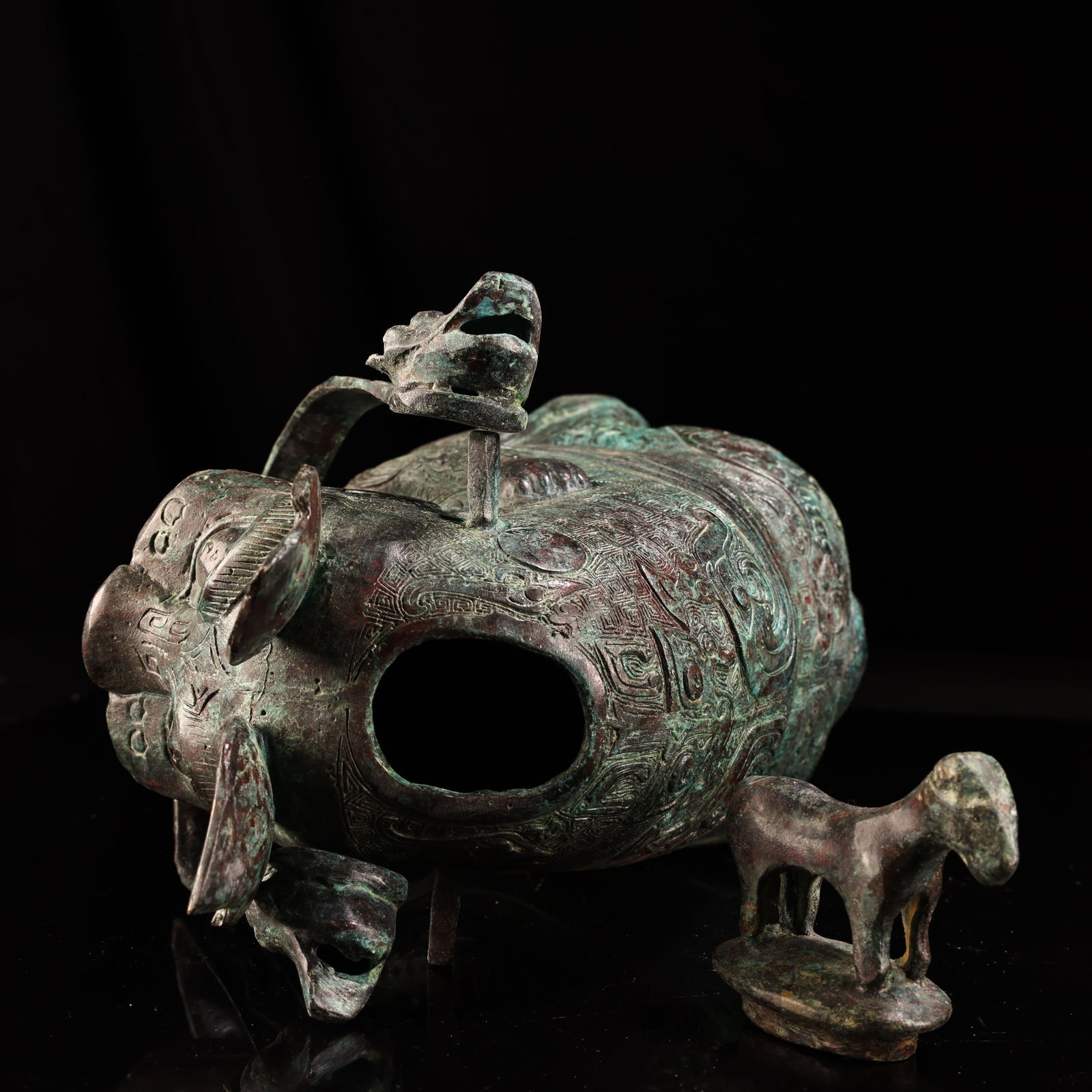 An Exquisite Bronze Beast-Face Pattern Jar - 8