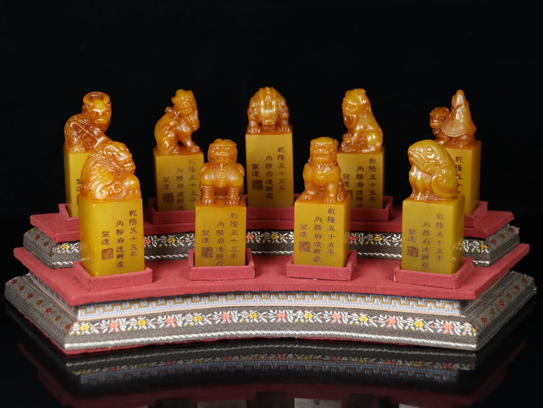 A Set of Fine Shoushan Stone Auspicious Beast Seal: A Set of Fine Shoushan Stone Auspicious Beast Seal Qing Dynasty, China Size:15inx7.1inx5.9in Weight:1378g寿山石龙生九子套章 中国଀