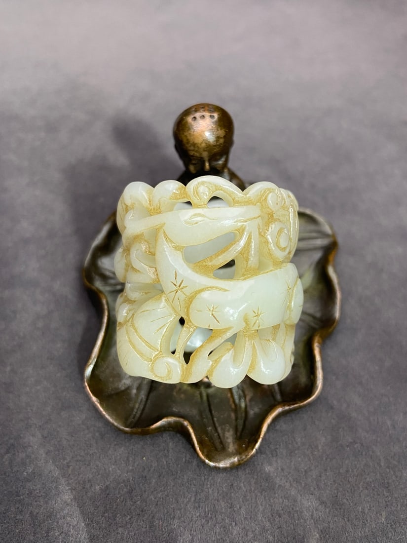 An Exquisite White Jade Deer Pattern Ring: An Exquisite White Jade Deer Pattern Ring Qing Dynasty, China Size:35mm Size:(inside diameter)23mm Weight:35g白玉福禄寿镂空文玩扳指