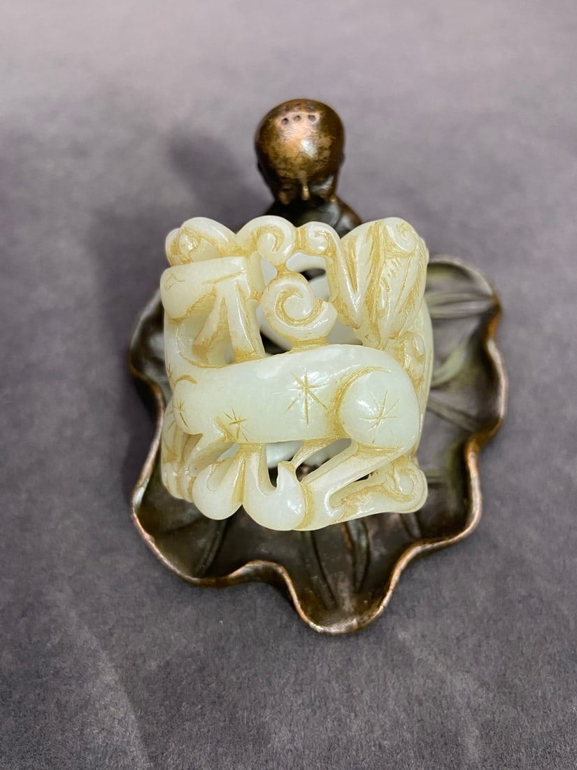 An Exquisite White Jade Deer Pattern Ring - 2