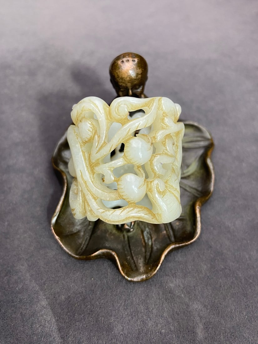 An Exquisite White Jade Deer Pattern Ring - 4