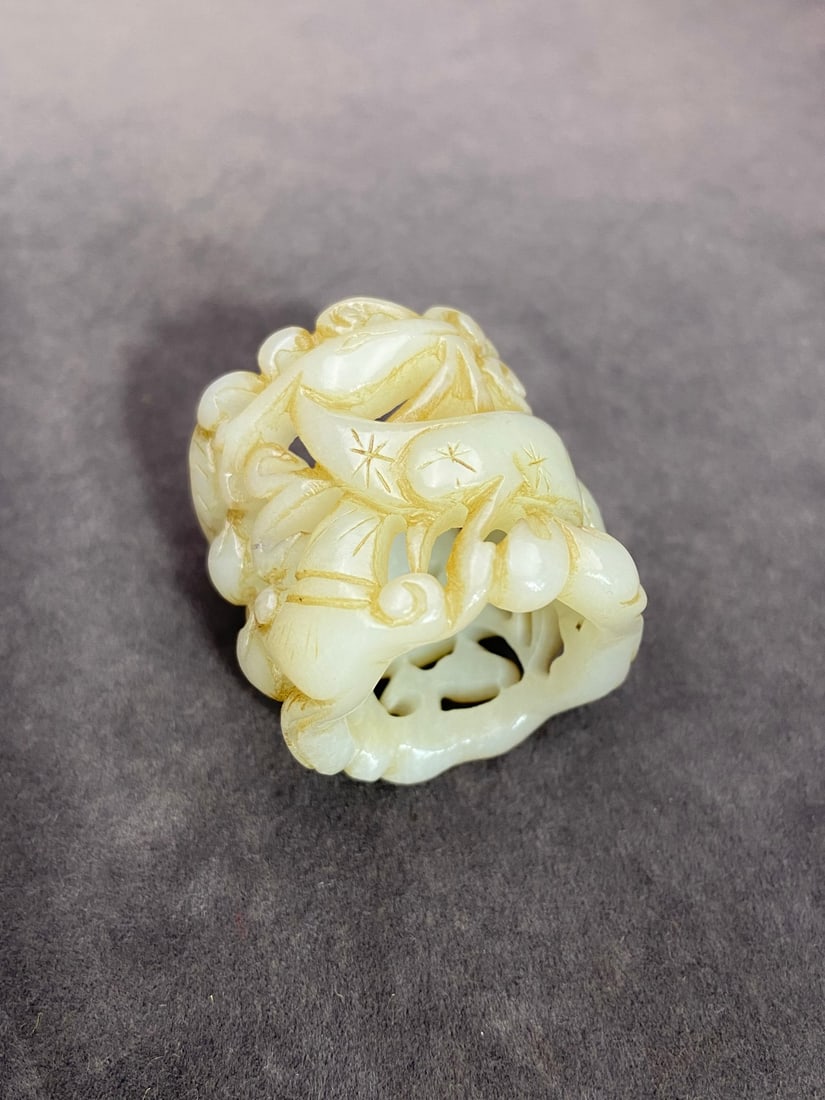 An Exquisite White Jade Deer Pattern Ring - 5