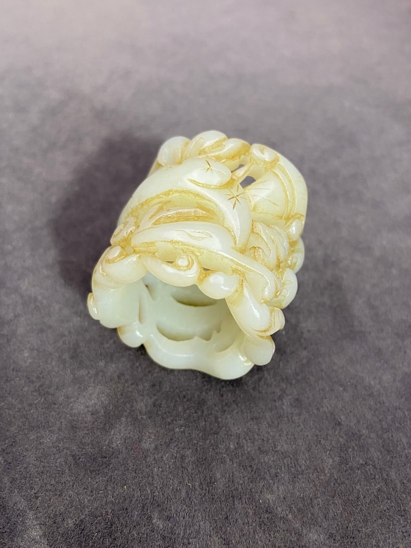 An Exquisite White Jade Deer Pattern Ring - 6