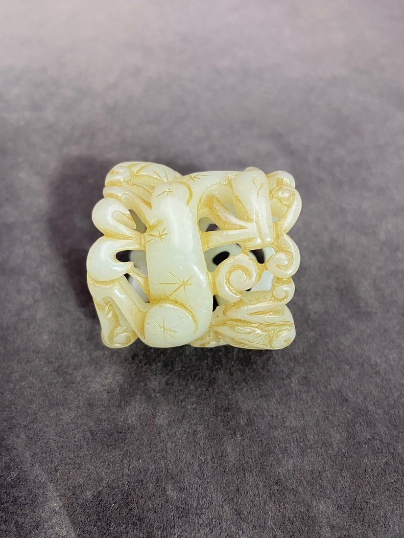 An Exquisite White Jade Deer Pattern Ring - 7