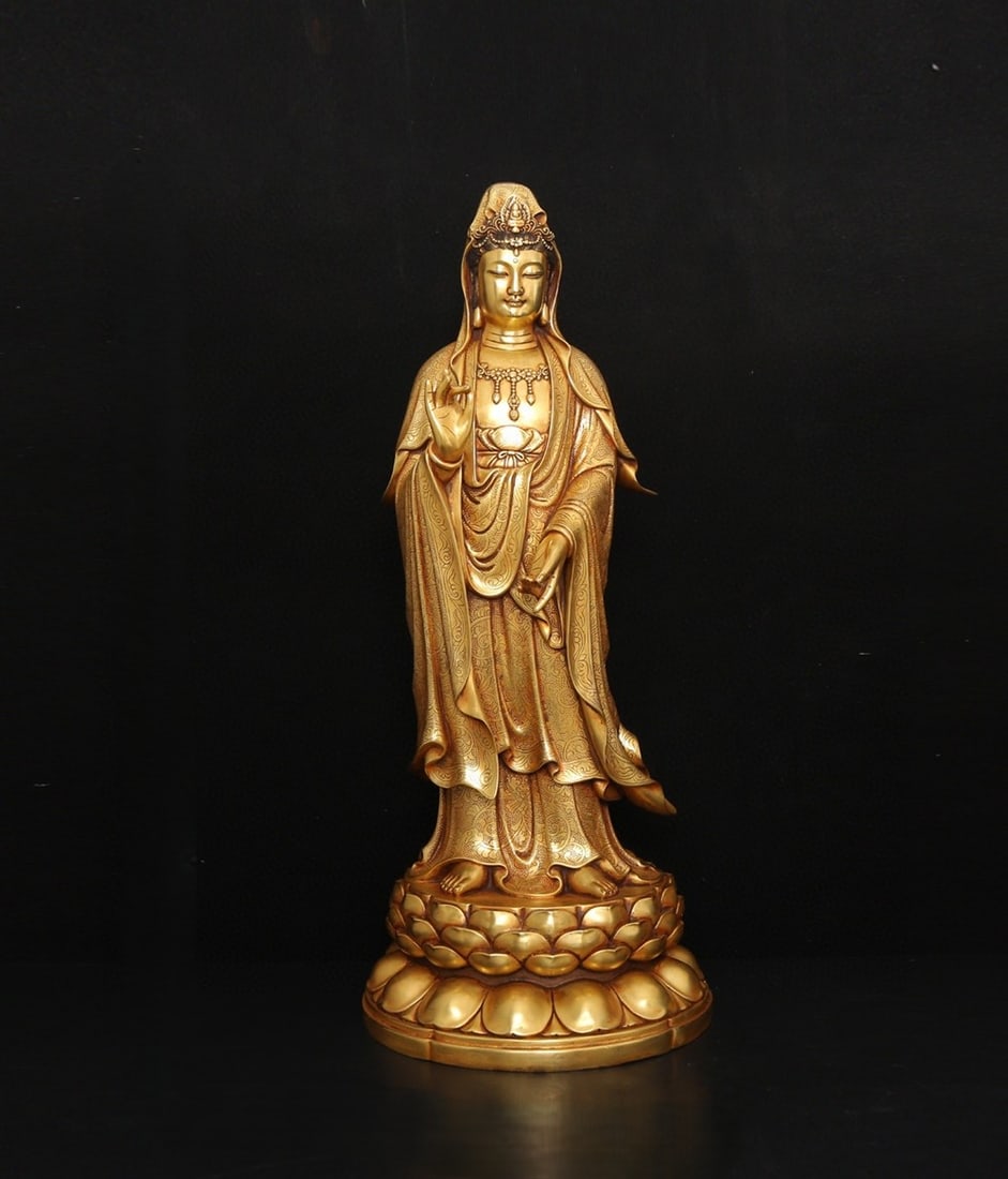 An Exquisite Gilt Bronze Statue of Avalokitesvara Ornament (1 of 9)