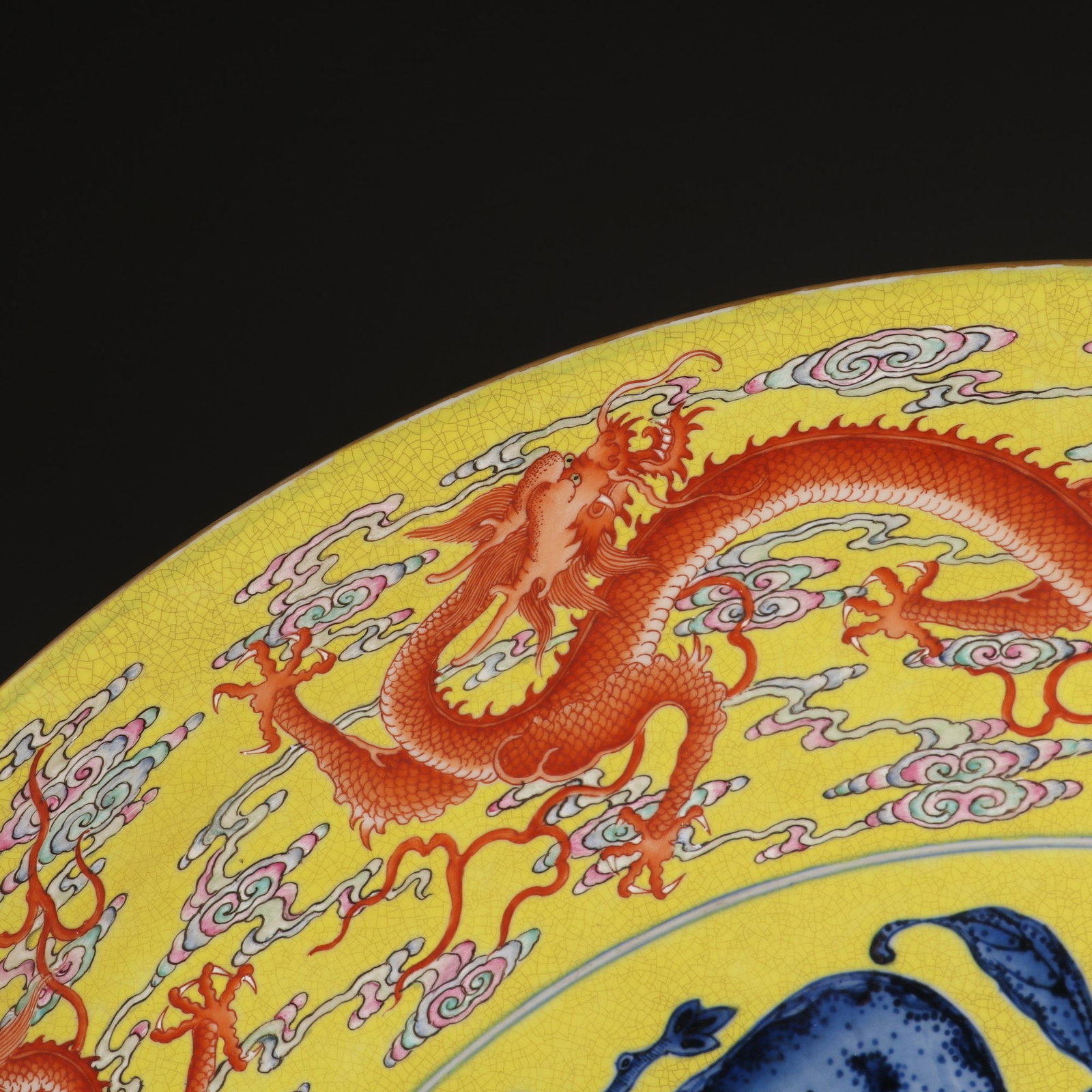 An Exquisite Blue and White Iron-Red Dragon Pattern Plate - 4