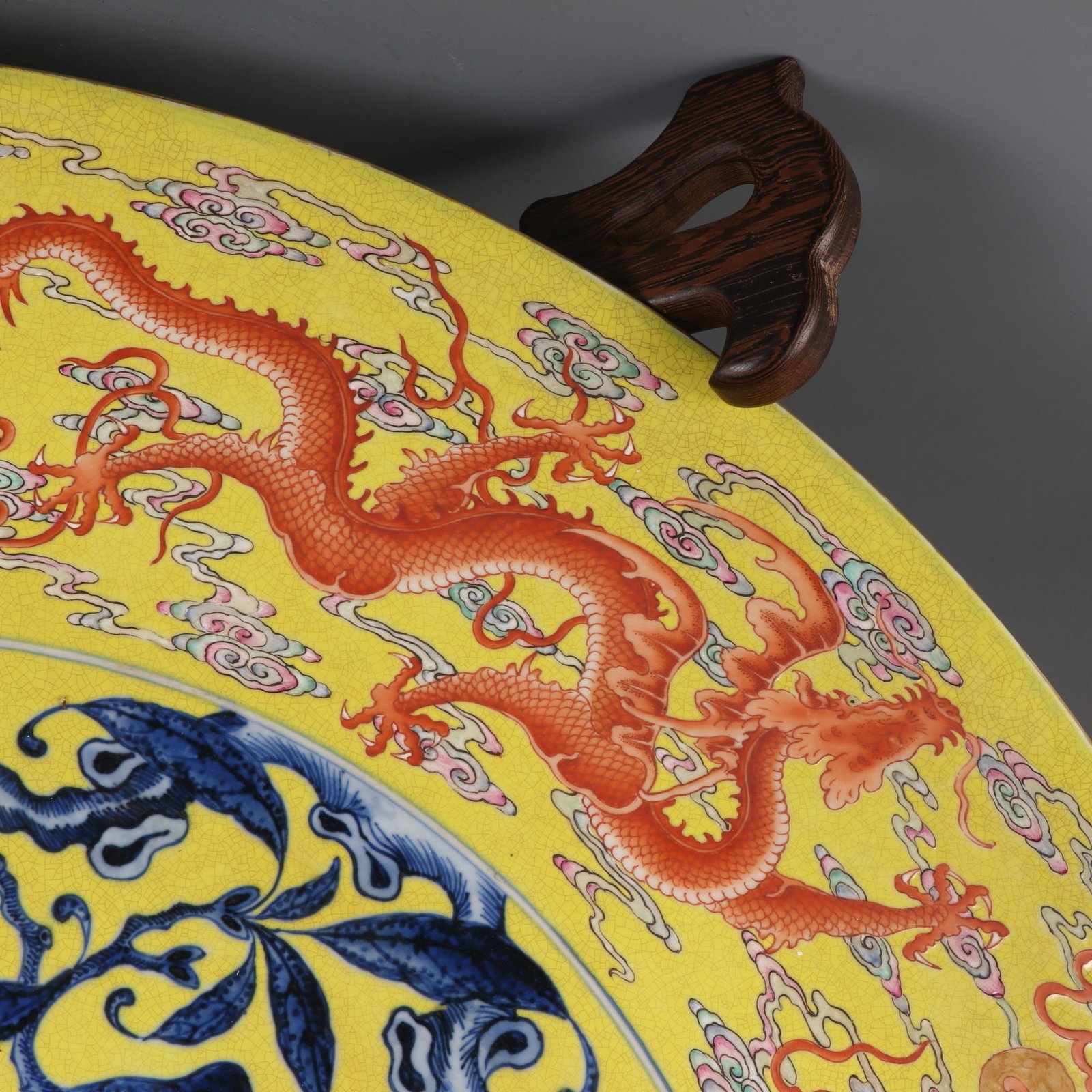An Exquisite Blue and White Iron-Red Dragon Pattern Plate - 5