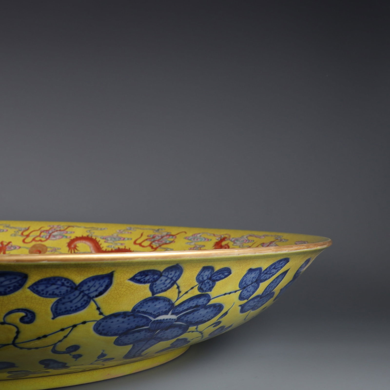 An Exquisite Blue and White Iron-Red Dragon Pattern Plate - 7