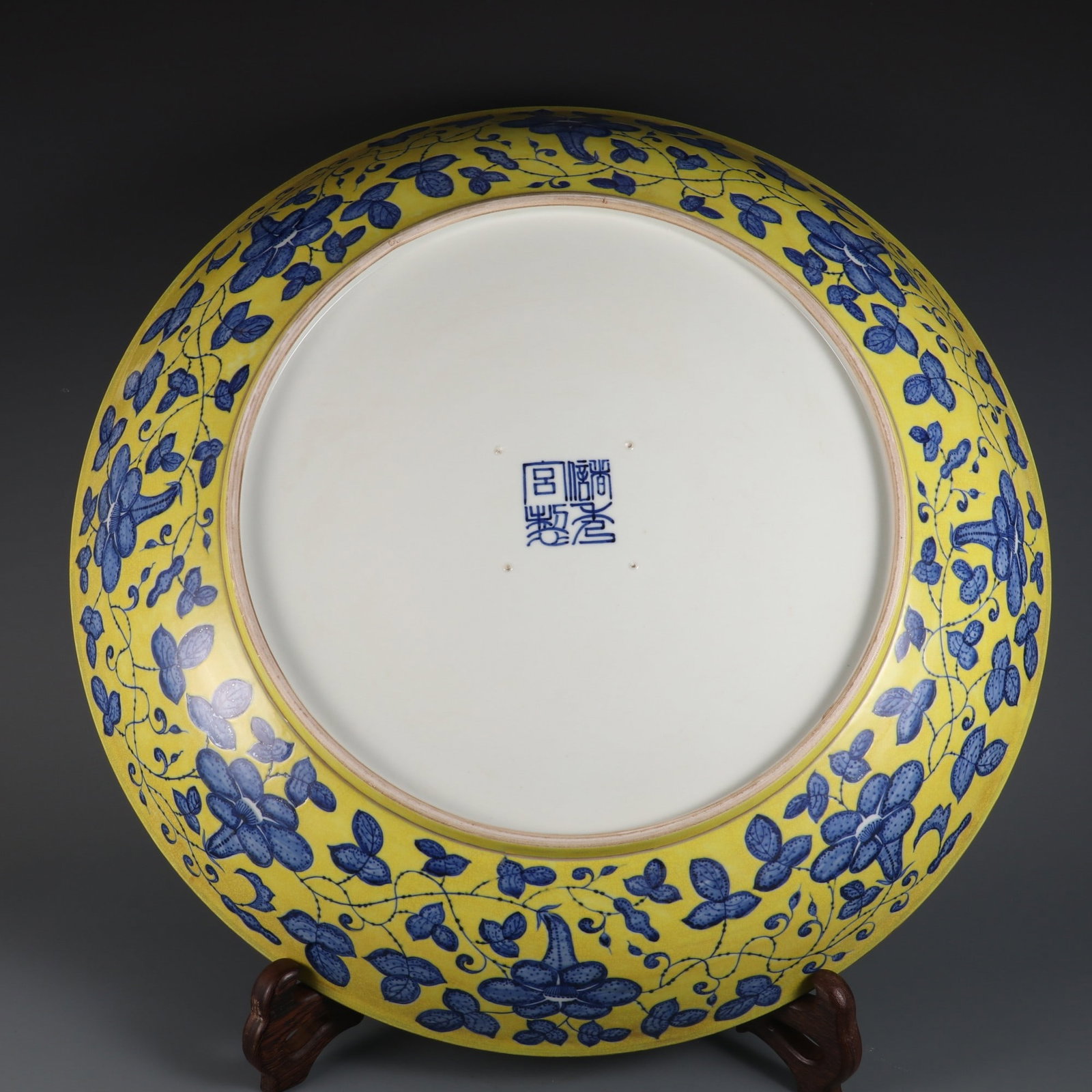 An Exquisite Blue and White Iron-Red Dragon Pattern Plate - 8