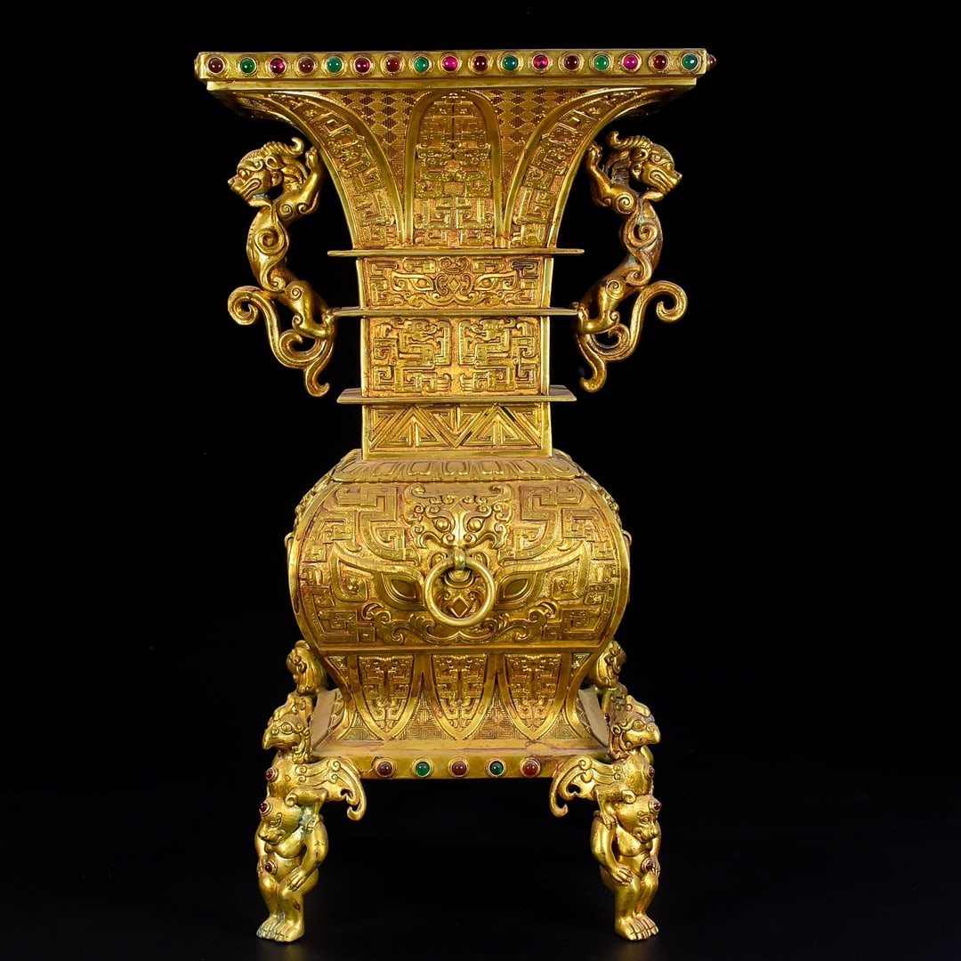 An Exquisite Gilt Bronze Beast-Face Pattern Vase: An Exquisite Gilt Bronze Beast-Face Pattern Vase Han Dynasty, China Size:13.8inx:7.5in Weight:4580g铜鎏真金浮雕瓶 中国汉代