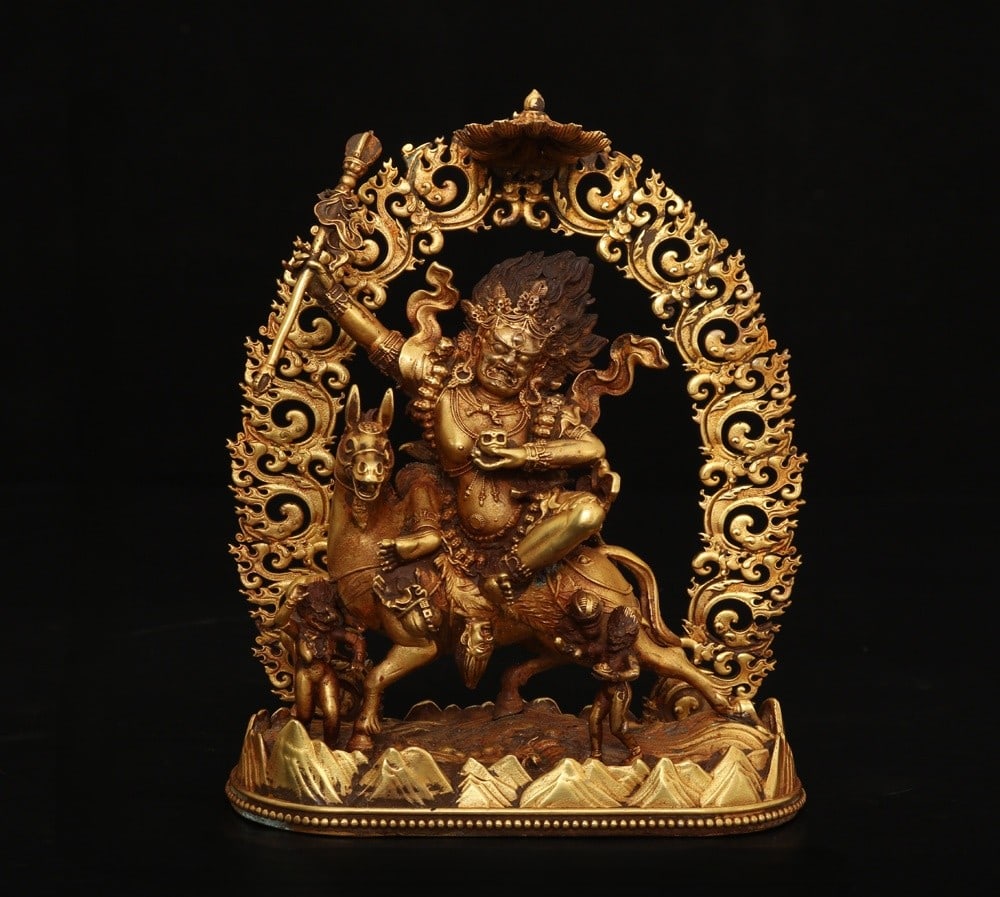 An Exquisite Gilt Bronze Buddha Statue Ornament (1 of 9)