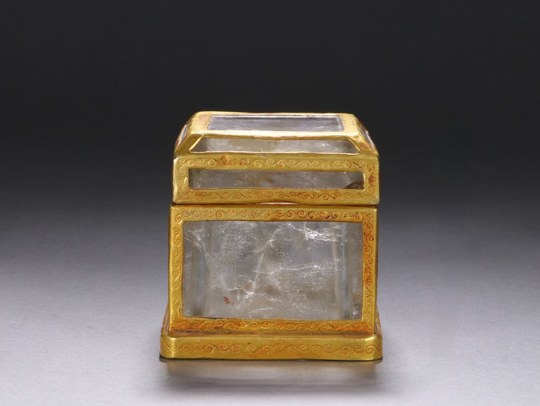 An Exquisite Crystal Cover with Gold Box: An Exquisite Crystal Cover with Gold Box Tang Dynasty, China Size:3inx2.6in水晶四方盒 中国唐代 Size:7.5cmx6.5cm