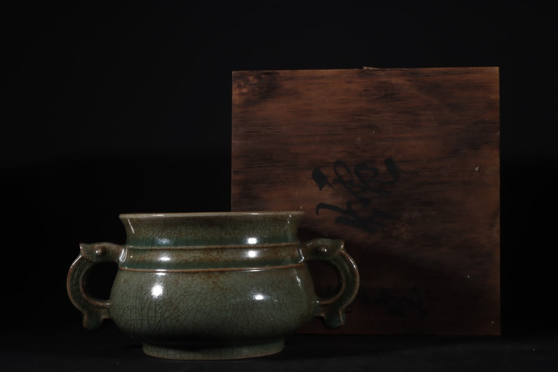 An Exquisite Ru yao Sky Blue Glazed Double-Ears Censer: An Exquisite Ru yao Sky Blue Glazed Double-Ears Censer Song Dynasty, China Size:3.7inx8.3in汝窑天青釉簋式炉 中国宋代 Size:9.5cmx