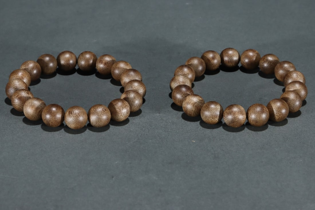 An Exquisite Eaglewood Bracelets - 3