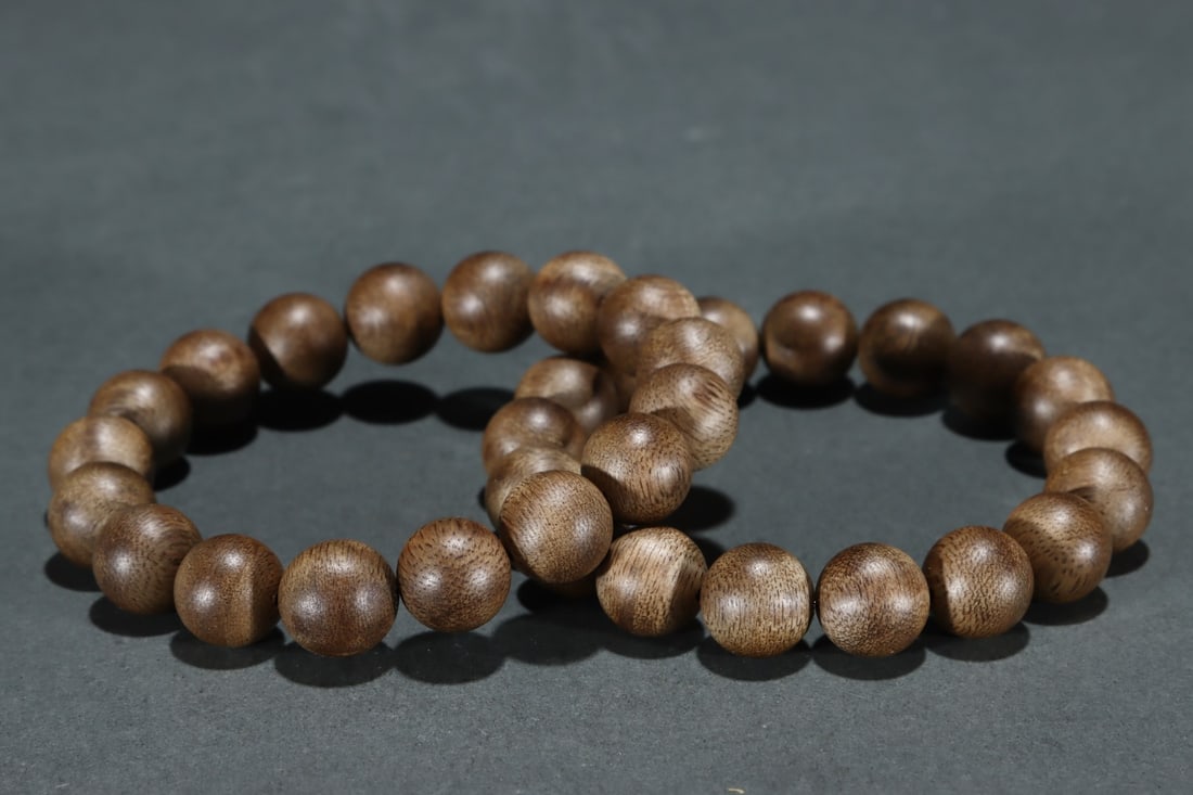 An Exquisite Eaglewood Bracelets - 4