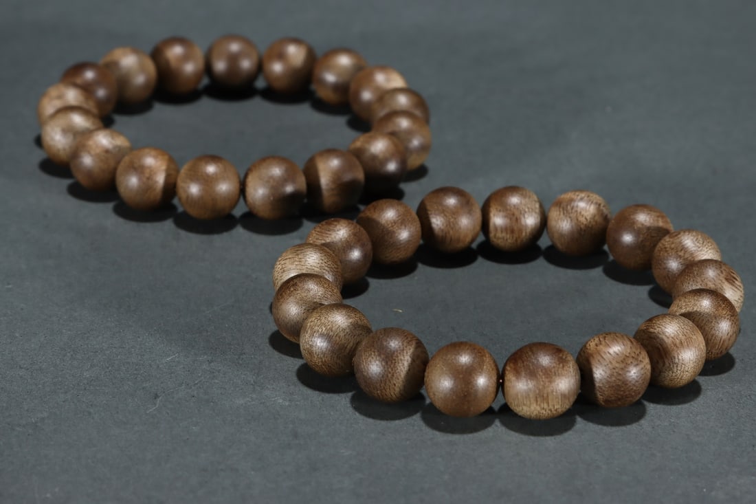 An Exquisite Eaglewood Bracelets - 8
